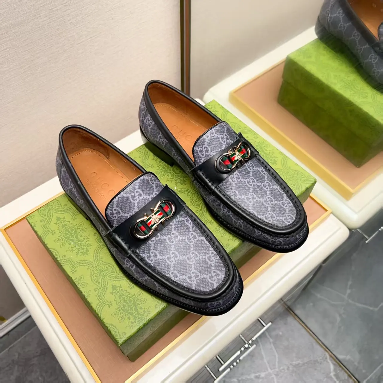 Men's men's shoes 💰460 🆘【GUCCI】Gucci ·🐂里· Hot-selling pea shoes top brand luxury, top quality, the latest fashion pea shoes.. The upper is made of original first-layer cowhide. (Full first-layer water-dyed 🐂 leather·inner). The original stylish and stylish soft rubber wear-resistant and non-slip outsole is light and comfortable on the foot, available in 3 colors! Matching code: 38-44 (customized at 45.46.47)